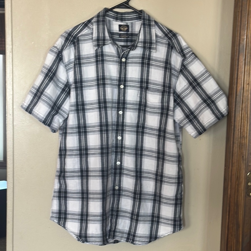 Dockers White and Blue Casual Button Down Shirt.